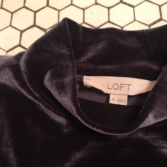 ✨ LOFT Navy Velvet Top✨ - Picture 3 of 4